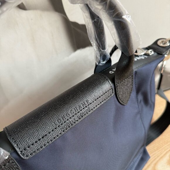 Longchamp Classic Handbag - Picture 6 of 8